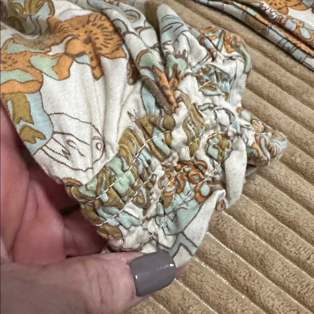 Kate Quinn Floral Romper with Adjustable Straps and snap closure Size 18-24M - Picture 4 of 6